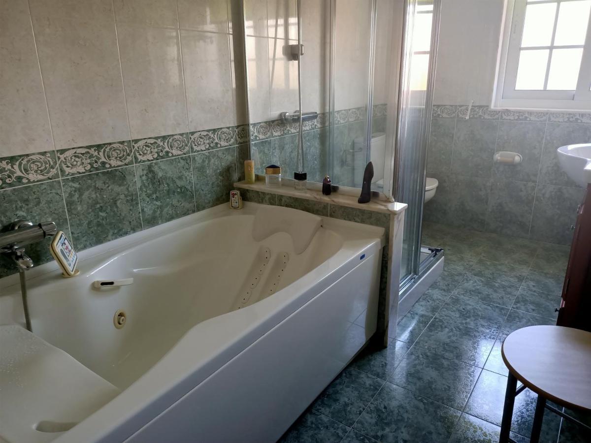 O Seixo 2 Hotel Mugardos ภายนอก รูปภาพ